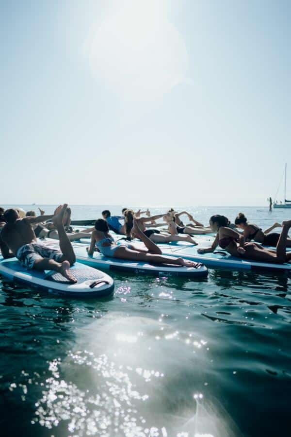 Yoga en Paddle Surf: Equilibrio Acuático