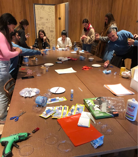 Taller de creatividad y manualidades con materiales reciclados